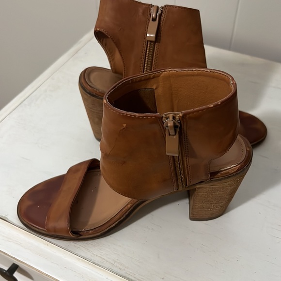 Very  Volatile Sandals - Picture 2 of 3